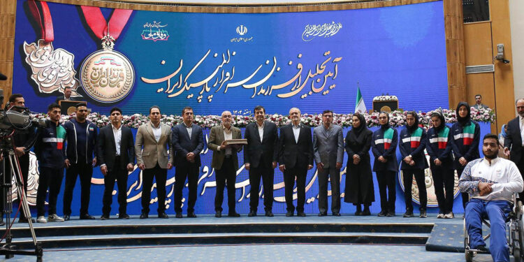 مراسم تجلیل از قهرمان پارالمپیکی ، ناشنوایان و نابینایان با حضور رییس‌جمهور پزشکیان