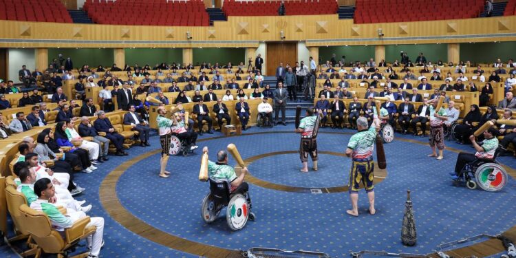 مراسم تجلیل از قهرمان پارالمپیکی ، ناشنوایان و نابینایان با حضور رییسجمهور پزشکیان